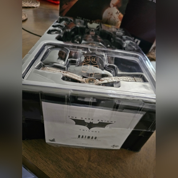 The Dark Knight Trilogy "Batman" - Picture 6 of 8